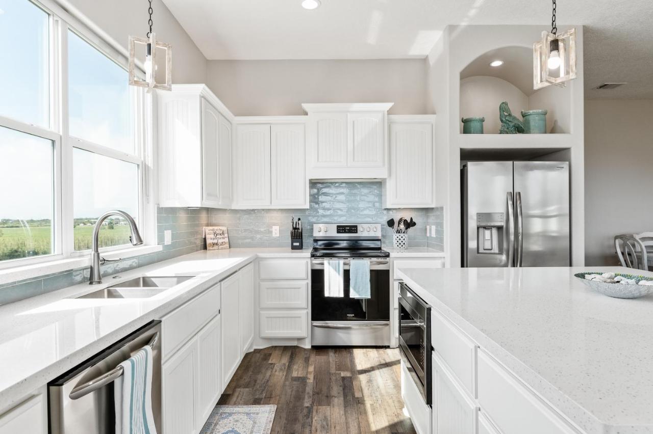 Stylish 4Br Crystal Beach Retreat Walk To Beach Bolivar Peninsula エクステリア 写真