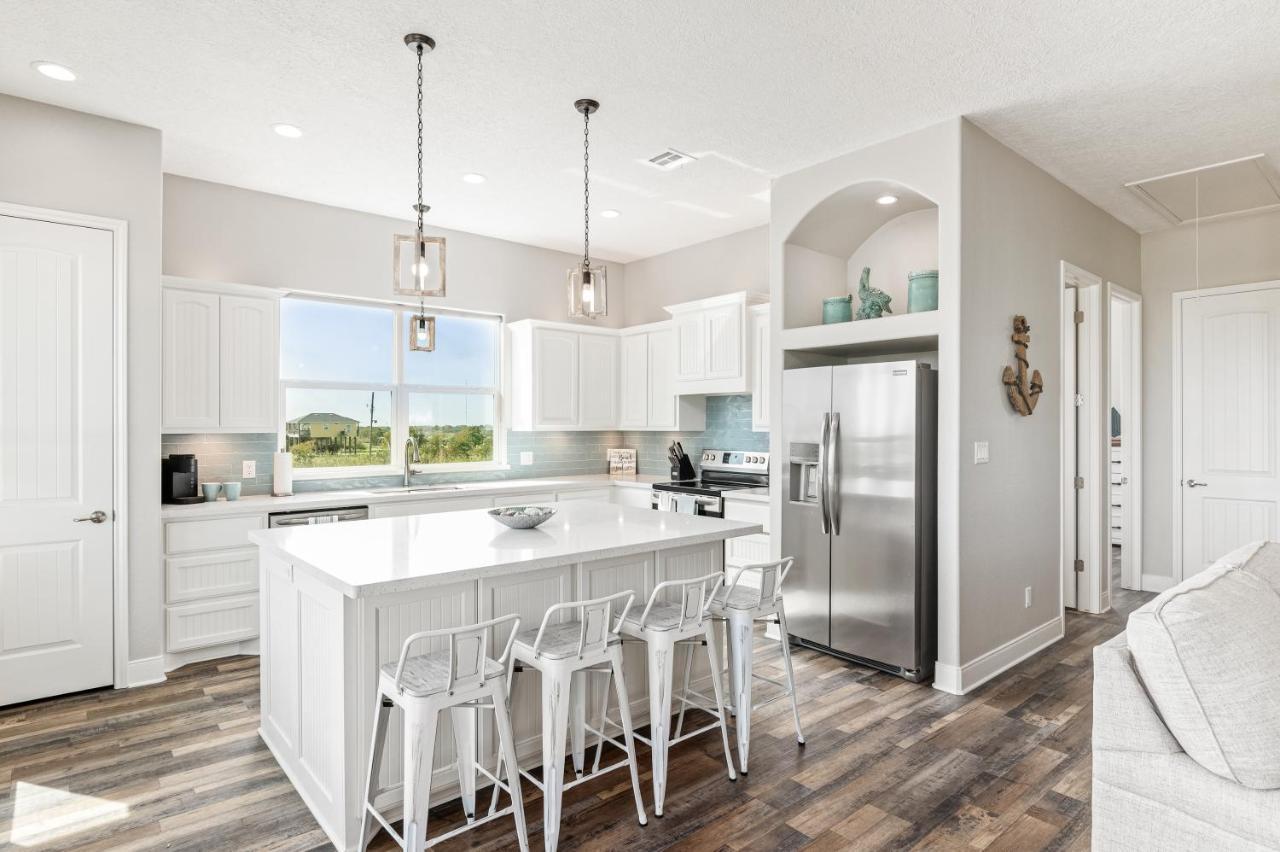 Stylish 4Br Crystal Beach Retreat Walk To Beach Bolivar Peninsula エクステリア 写真