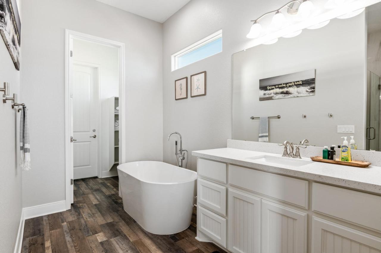Stylish 4Br Crystal Beach Retreat Walk To Beach Bolivar Peninsula エクステリア 写真